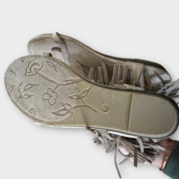 Very Volitile Lex tan fringe gladiator boho sandals - Picture 8 of 11